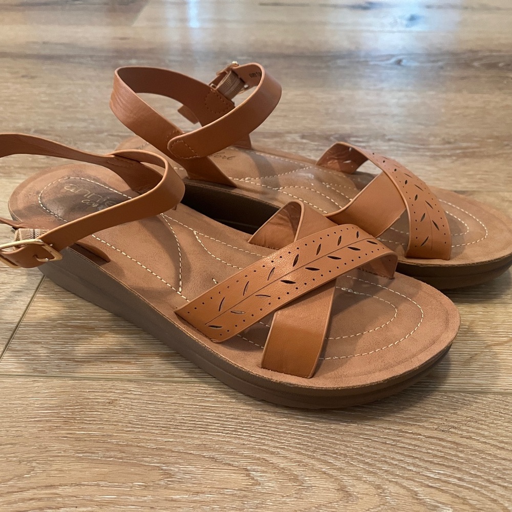 Women’s sandals